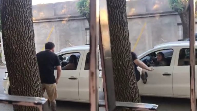 Video: agresión de un conductor de Santa Fe a una mujer luego de un accidente de tránsito