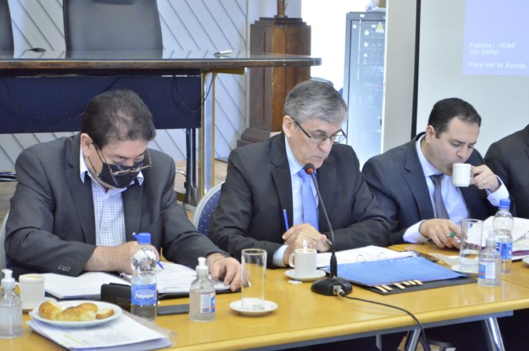 El ministro Franco dará detalles de la readecuación del presupuesto en Diputados: “No se ajustará por salarios”