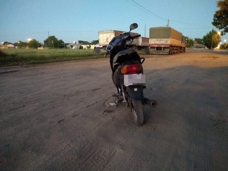 Perdió el control de la moto, se cayó y tuvo que ser hospitalizado