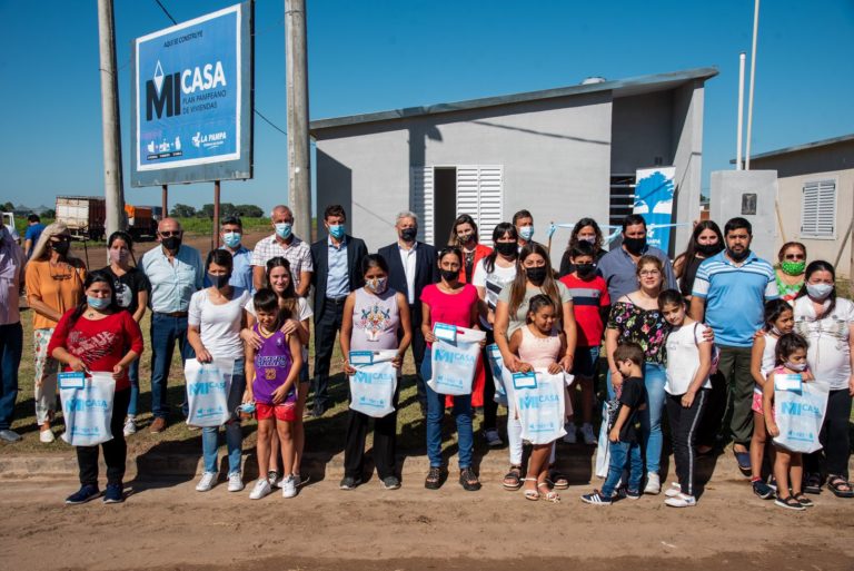 Ocho familias de Quemú recibieron sus viviendas del Plan “Mi Casa”