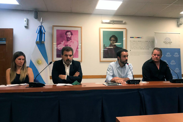 Presentaron en Diputados la Ley Lucio: “no quiero qué haya más niños muertos en la Argentina de esta manera” dijo el abuelo