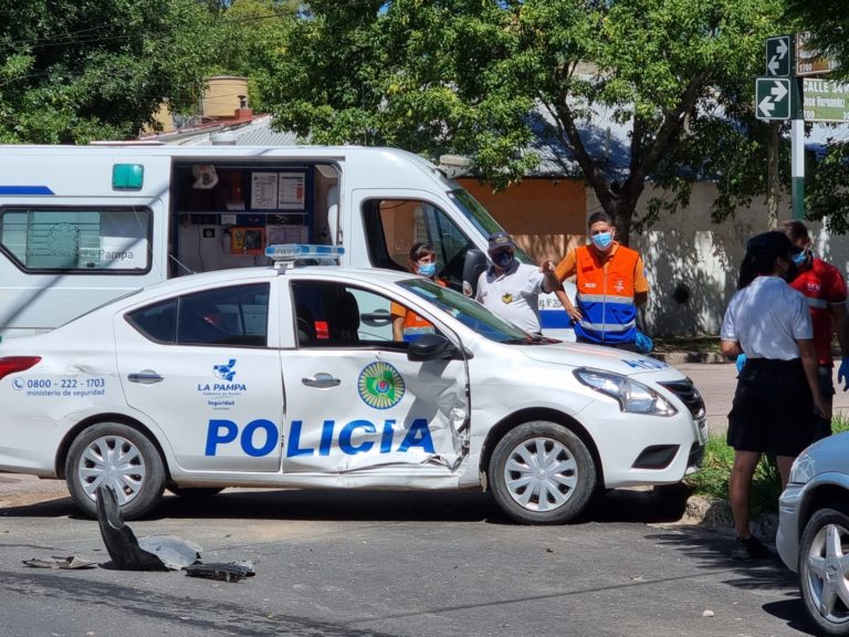 Móvil policial involucrado en un accidente dejó dos mujeres hospitalizadas