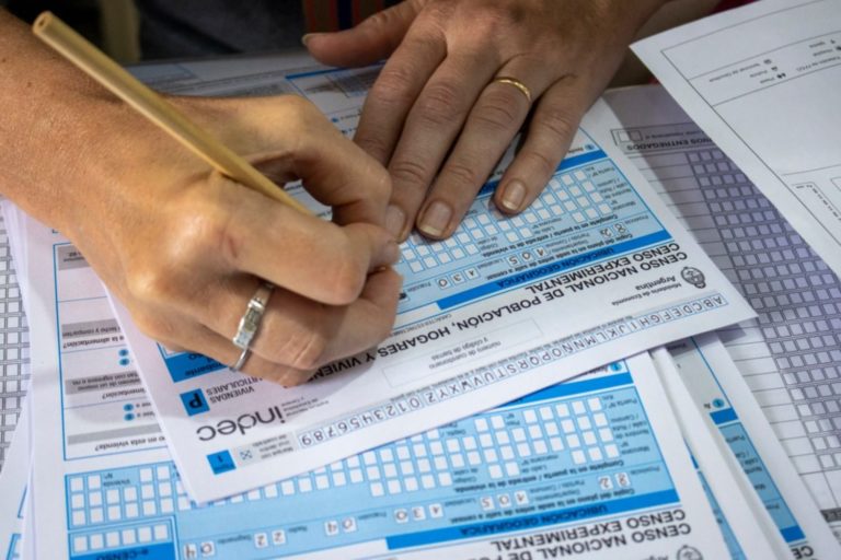 Censo 2022 de Argentina revela envejecimiento poblacional y disparidades en acceso a Servicios