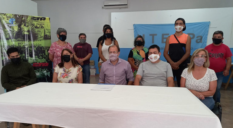 La cooperativa de trabajo piquense “17 de Octubre” fue inscripta en el registro provincial y les entregaron la matrícula oficial