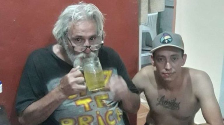 Se enteró de que el guitarrista de Los Abuelos de la Nada estaba en situación de calle y lo invitó a vivir a su casa: “Le di de comer, le compré remedios y acá estamos”