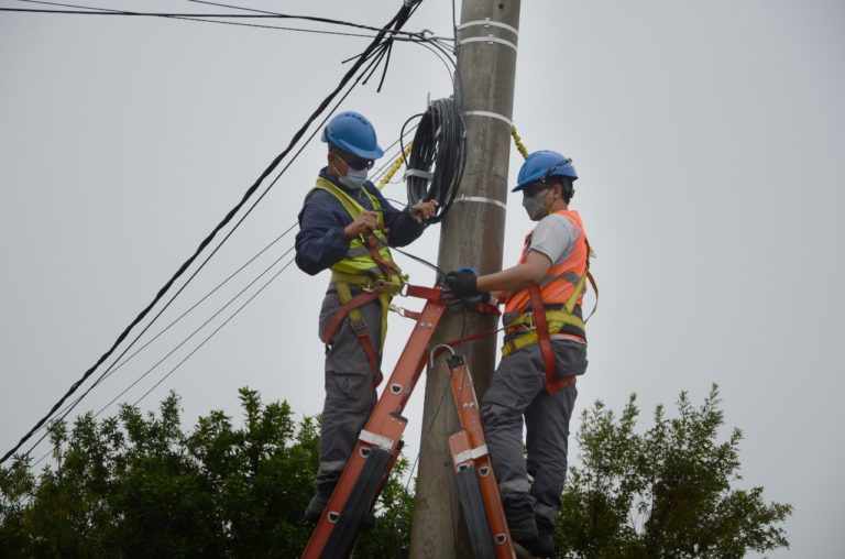 Avanzan las obras de fibra óptica en Miguel Cané