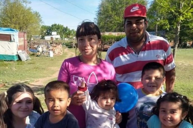 ¡EMOTIVA INICIATIVA EN GENERAL PICO! | Cinco niños regalan sus zapatillas para aquellos que necesiten: “Es con todo el amor del mundo, sin pedir nada a cambio”
