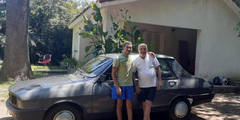 ES VIRAL: Un joven piquense ahorró durante meses y le cumplió a su abuelo el sueño de tener un auto