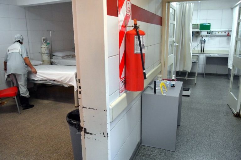 Tragedia en Mendoza: murió electrocutado un bebé tras tocar la heladera de su casa