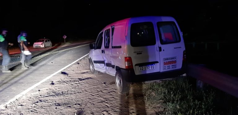 Un auto y una camioneta chocaron en uno de los accesos a General Pico