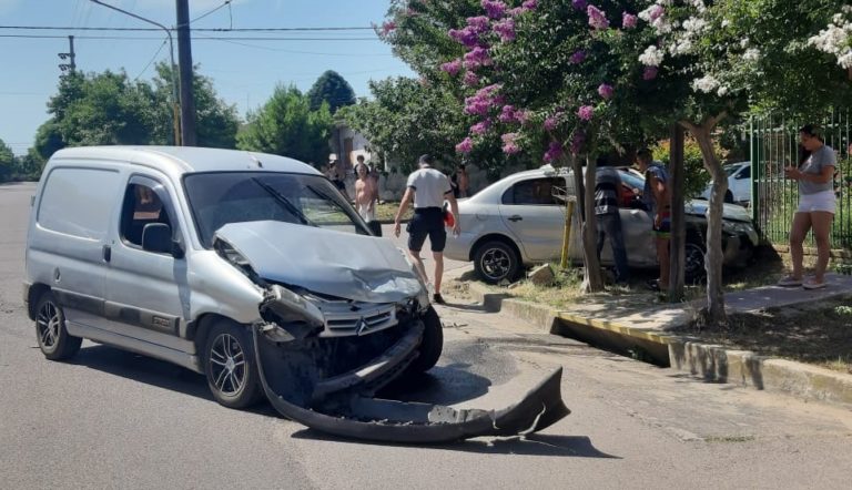 Fuerte choque en calles 25 y 30: Una niña de 11 años fue asistida y trasladada al Hospital