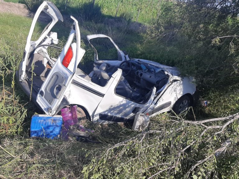 Accidente entre Intendente Alvear y Larroudé: Un hombre de 49 y una joven de 17 permanecen en terapia intensiva