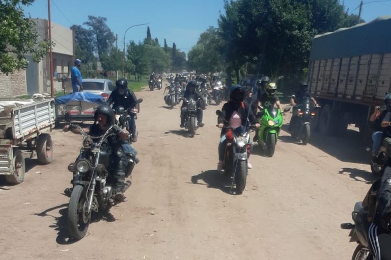 ¡EMOTIVA CARAVANA DE MOTEROS DE TODO EL PAÍS EN METILEO!: Fuerte apoyo a “Manolo” López, un querido vecino que lucha contra la leucemia