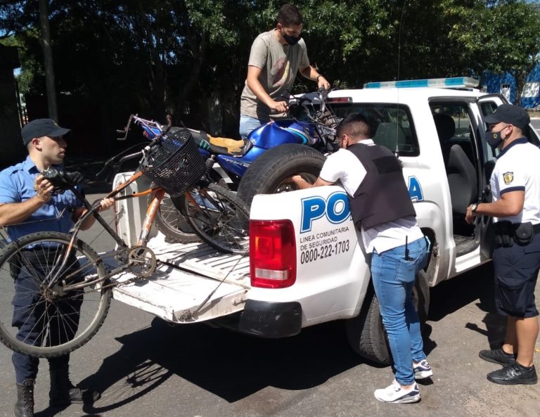 Allanamiento en barrio El Molino: La Policía recuperó una moto y una bicicleta robadas anoche y secuestró plantas de marihuana
