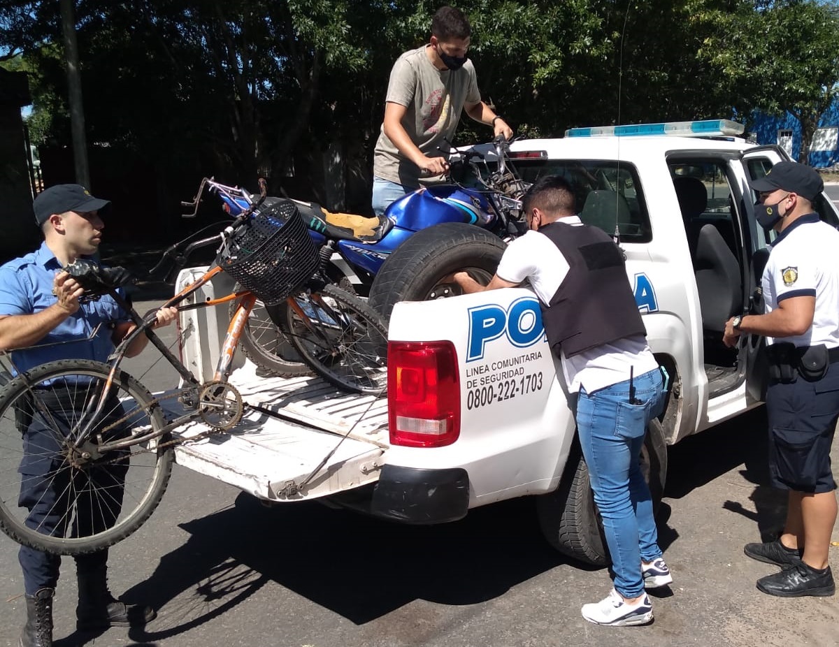 Allanamiento en barrio El Molino: La Policía recuperó una moto y una bicicleta robadas anoche y secuestró plantas de marihuana