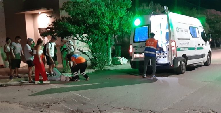 Fuerte choque en calle 9 y 28: Una pareja que iba en moto fue hospitalizada