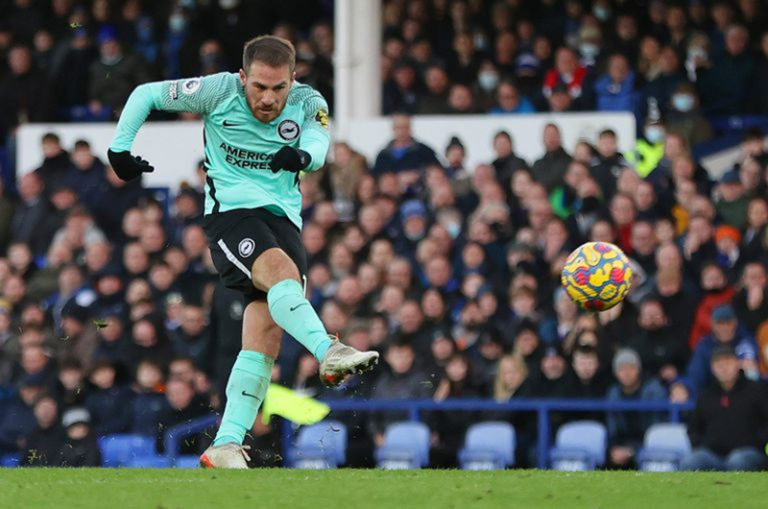 Alexis Mac Allister convirtió su primer doblete en la Premier League