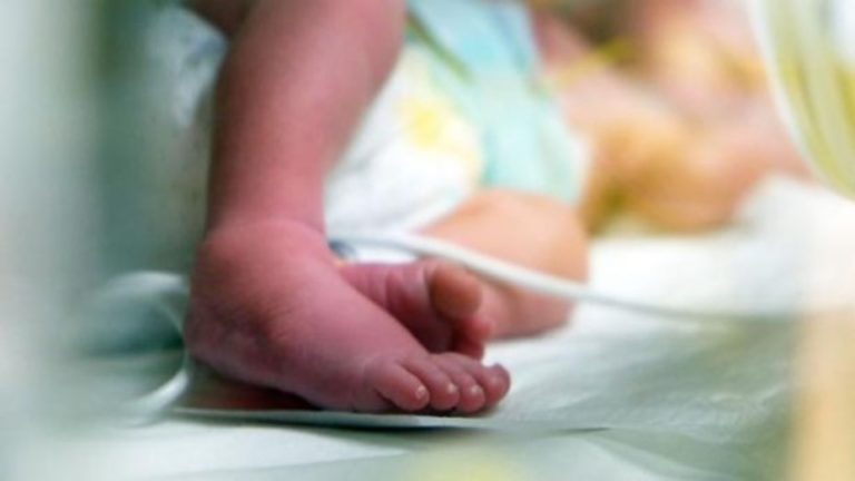 Santa Fe: Murió por Coronavirus un bebé de 35 días y un nene de 9 meses está grave