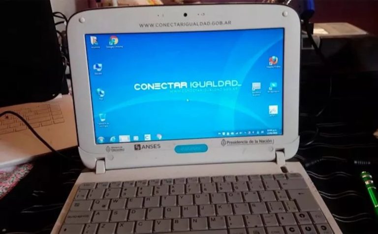 El Gobierno relanza el programa Conectar Igualdad y entrega netbooks a docentes y alumnos secundarios