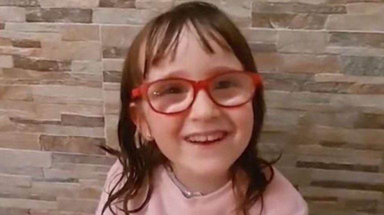 Una nena murió aplastada por un castillo inflable en España: donaron sus órganos y salvó 5 vidas