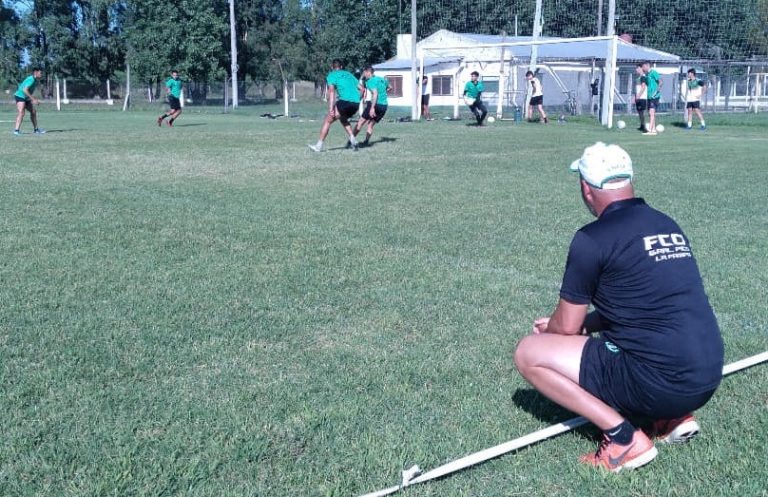 Ferro palpita el debut frente a Deportivo Mac Allister: “Debutar de local es importante, será un partido parejo”