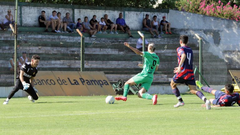 Ferro perdió en el debut frente a Deportivo Mac Allister en “El Coloso” de barrio Talleres