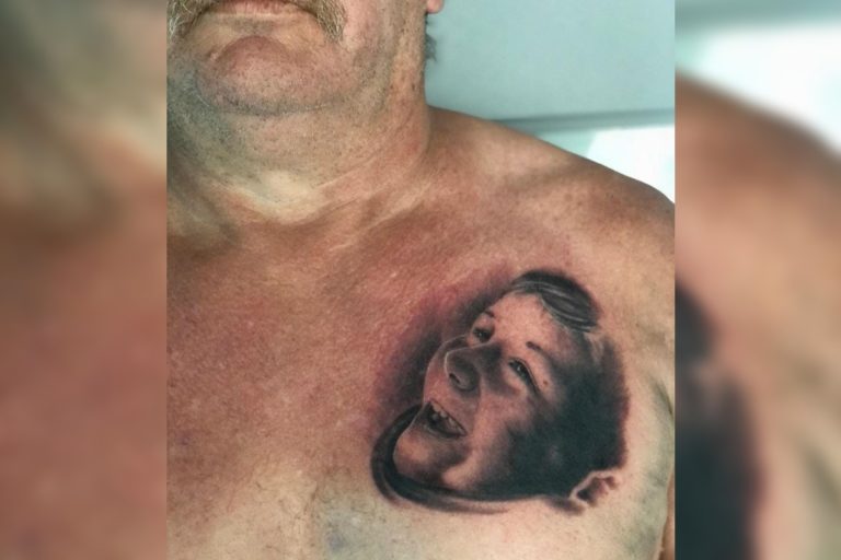 El abuelo de Lucio Dupuy se tatuó la carita de su nieto