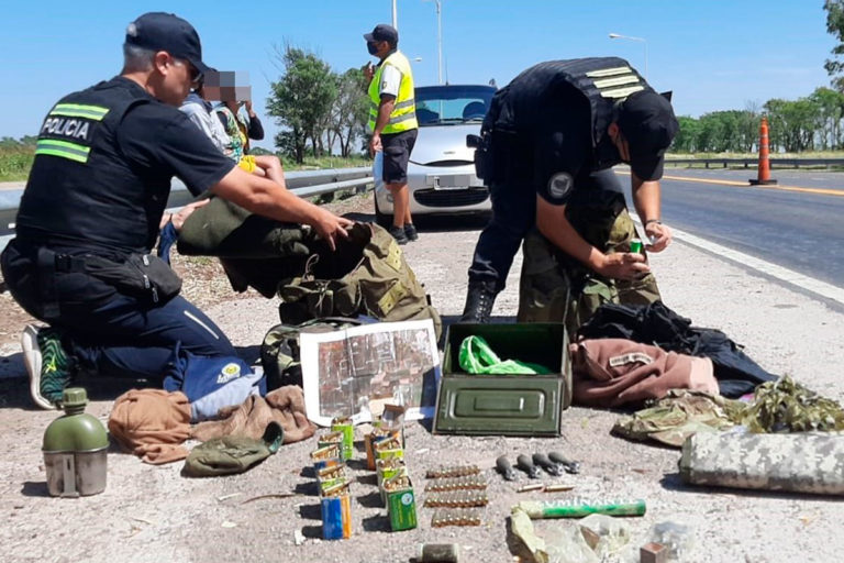 Puesto caminero de Realicó: Secuestran explosivos y munición de guerra que eran transportados por una pareja oriunda de Santa Rosa