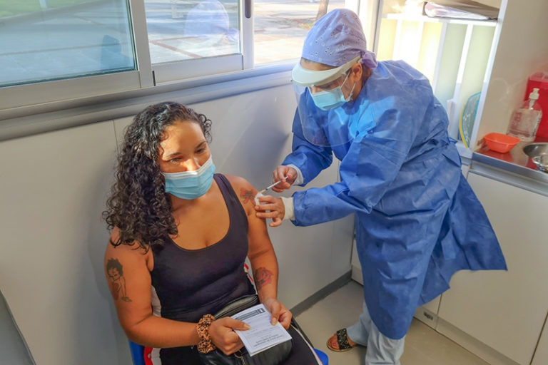 COVID-19: Se aplicaron más de 6.500 dosis en una semana en La Pampa