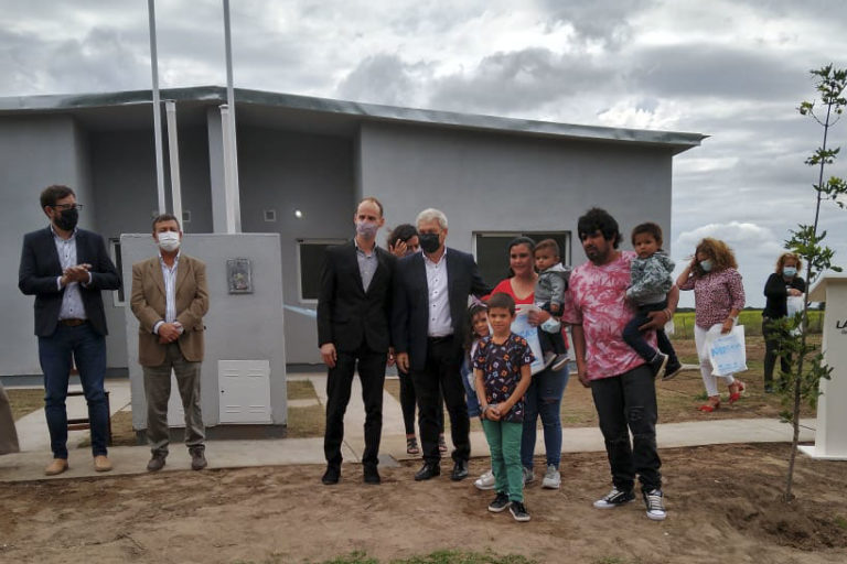 Cuatro familias recibieron sus viviendas del Plan “Mi Casa” en Conhello