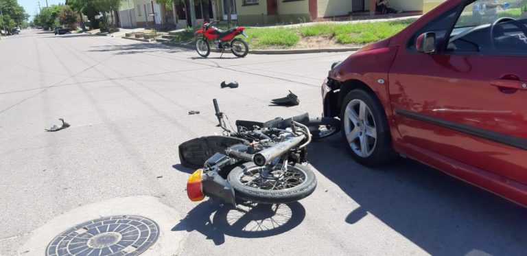 Choque en barrio Energía y Progreso dejó un motociclista lesionado