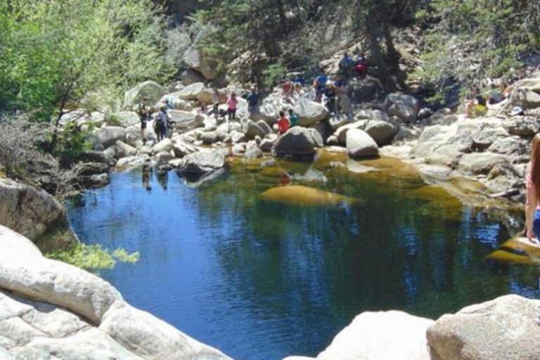 Tragedia en Córdoba: Un turista murió tras golpearse con una roca y caer a un arroyo