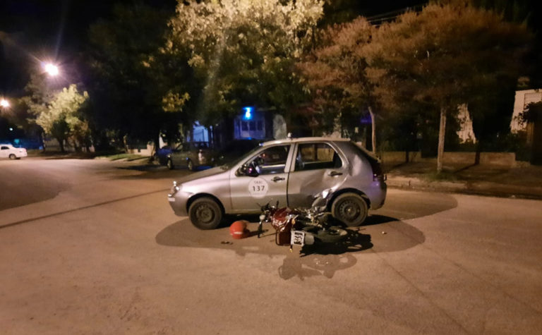 Choque en la madrugada dejó como saldo un motociclista hospitalizado