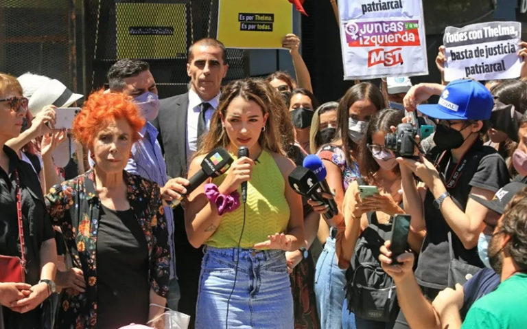 Actrices Argentinas marcharon al Consulado de Brasil en apoyo a Thelma Fardin
