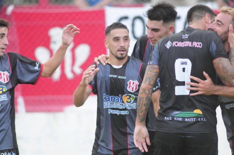 Costa Brava le hizo seis goles a Deportivo Alpachiri y logró clasificarse a cuartos de final