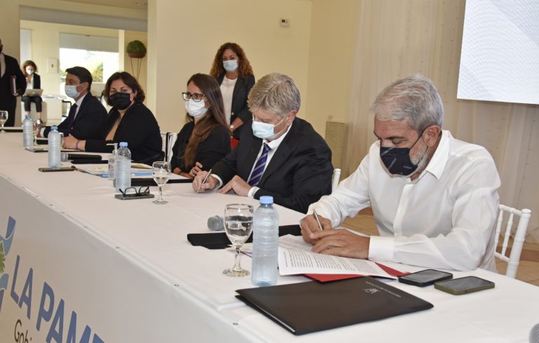 Con la presencia de funcionarios nacionales se realizó en La Pampa una reunión para erradicar la violencia de género