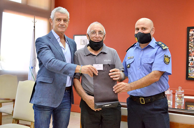 Entregaron reconocimiento a Elio Adolfo Gualpas, suboficial mayor retirado de la Policía de La Pampa