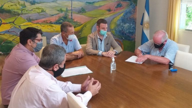 Firmaron convenios para mejorar el sistema eléctrico del Hospital y brindar energía a un loteo en Vértiz