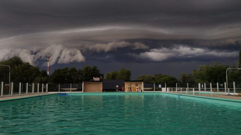 Fuerte caída de granizo e intensas lluvias en distintas localidades de La Pampa: Mirá las impresionantes imágenes