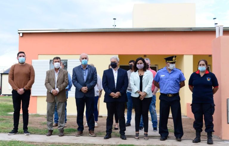 Entregaron viviendas a ocho familias de Parera