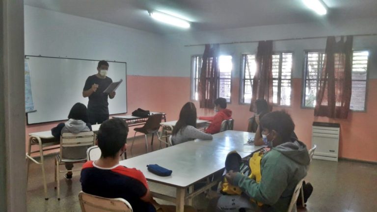Un total de 40 alumnos comenzaron las clases de verano en el colegio Juana Azurduy: “Es una escuela que le da gran importancia al trabajo de alfabetización digital”