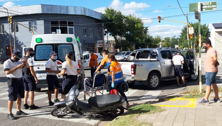 Choque en calle 9 y 2: Un motociclista fue hospitalizado con lesiones leves