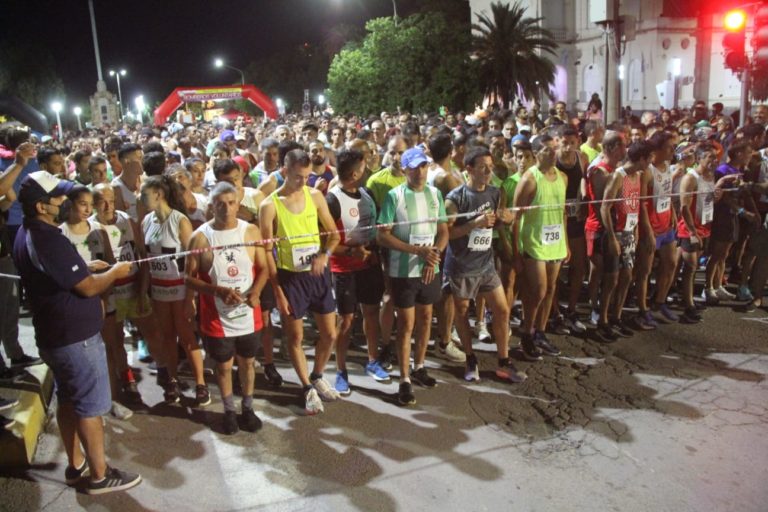 Unas 550 personas disfrutaron de la tradicional carrera nocturna “Corre por Bomberos, Corre por Vos”