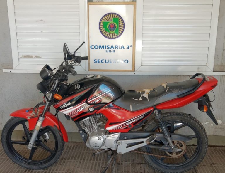 La policía recuperó una motocicleta que había sido robada durante la noche del lunes