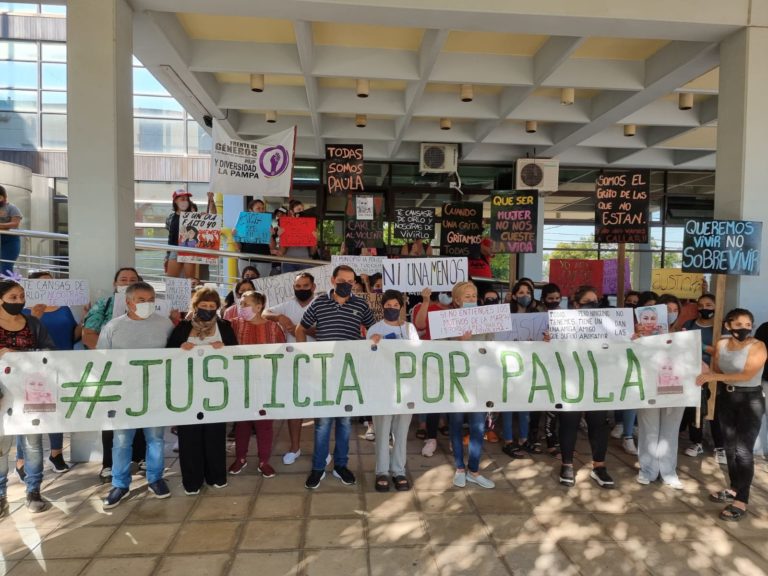 Marcha por Paula Pinedo: “No fue un accidente, él le tiró la camioneta encima, pero el testigo no quiere hablar”, aseguran sus familiares