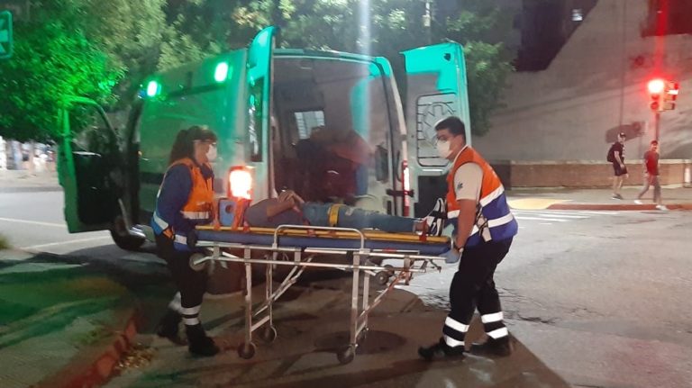 Un auto y una bicicleta protagonizaron un accidente en calle 17 y 24: Un joven ciclista fue hospitalizado