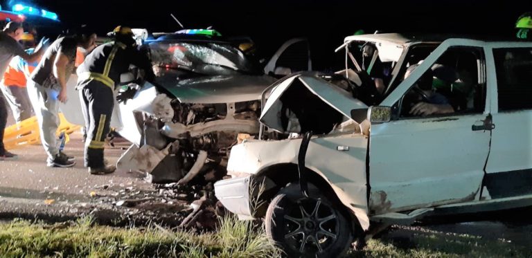 Dos de los heridos en el grave choque frontal ocurrido anoche fueron intervenidos quirúrgicamente y uno se encuentra en terapia intensiva