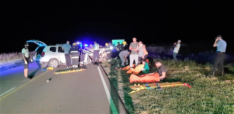 Violento choque frontal a 4 kilómetros de General Pico: Hay 6 personas heridas, 2 de ellas de gravedad
