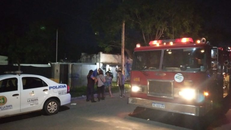 Bomberos sofocaron rápidamente un incendio de vivienda en barrio El Molino