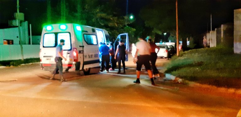 Durante una pelea en barrio El Molino, una mujer apuñaló a dos personas: La Policía demoró a la agresora
